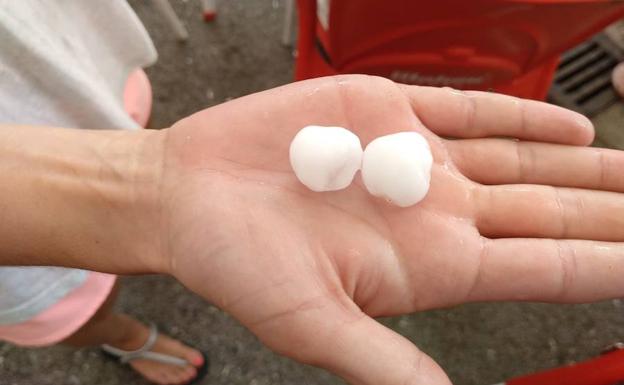 La ola de calor se despide de Asturias con fuertes granizadas