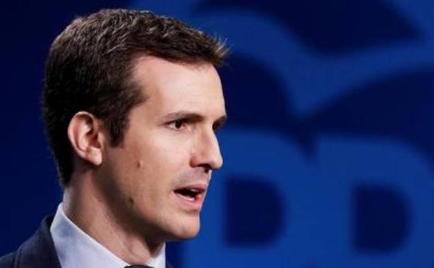 El PSOE y el PP se enzarzan en Asturias por el máster de Casado