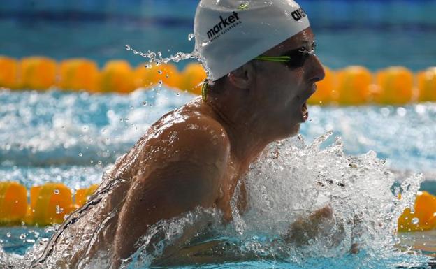 Joan Lluis Pons se cuelga el bronce en los 400 estilos