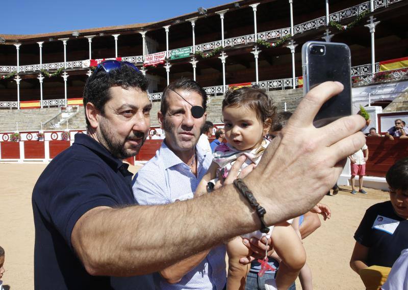 Clases magistrales de toreo a cargo de Padilla a los niños gijoneses