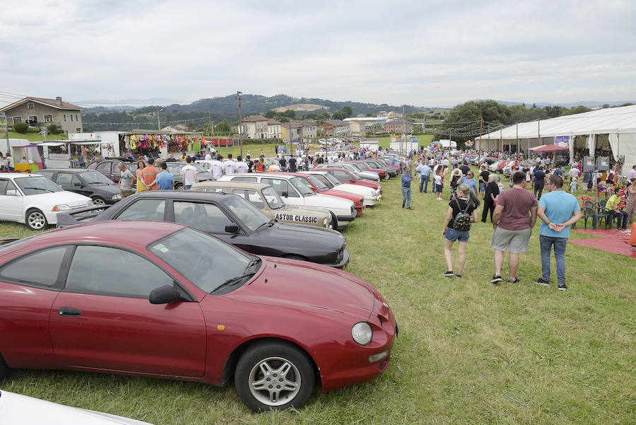 Los coches clásicos se reúnen en Valdesoto