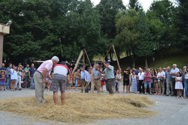 Ibias recrea su mallega tradicional