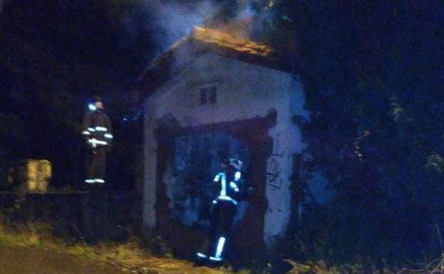 Se incendia una vivienda abandonada en La Maruca
