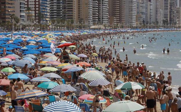 Una turista inglesa se queja de lo «maleducados» que son los españoles en Benidorm