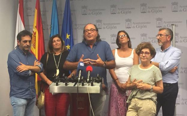 La oposición pide la dimisión de López Moro por la suspensión de los actos del aniversario del Pueblo de Asturias