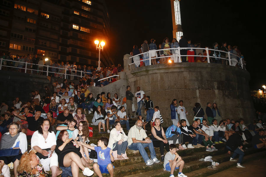 ¿Estuviste en la Noche de Fuegos de Gijón? ¡Búscate!