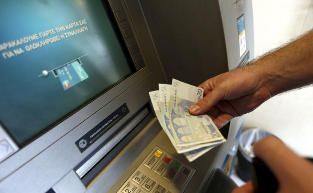 El FBI alerta de un posible 'hackeo' a cajeros automáticos de todo el mundo