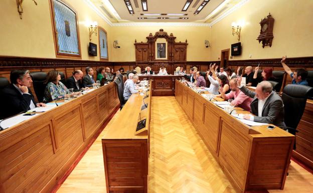 Directo | Moriyón: «Nadie, ni de mi partido ni de ningún otro órgano, me da instrucciones a mí o a este equipo de gobierno»