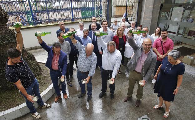 24 llagareros participan en la Fiesta de la Sidra Natural