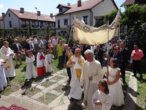 La Sacramental llena Colombres