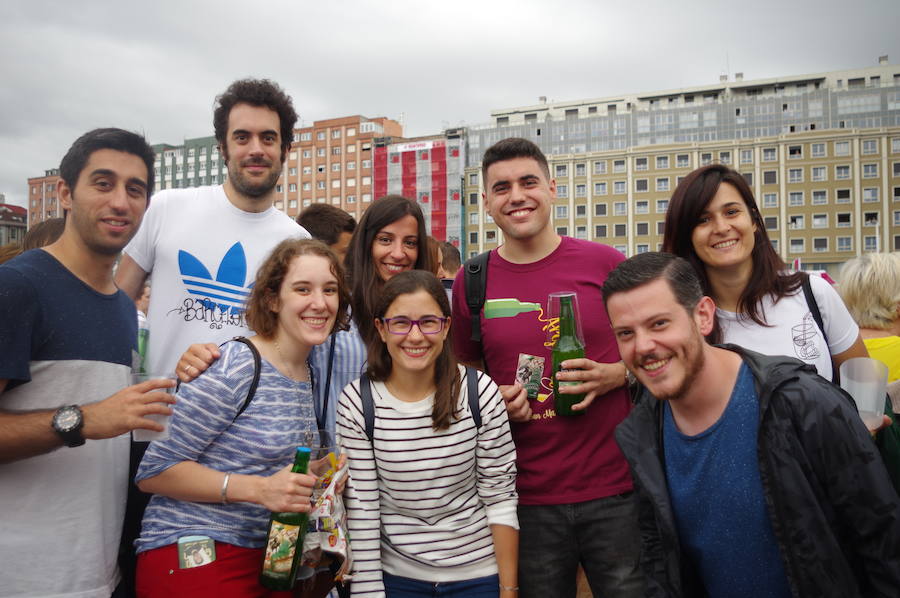 ¿Estuviste en el récord de escanciado de Gijón? ¡Búscate! (1)