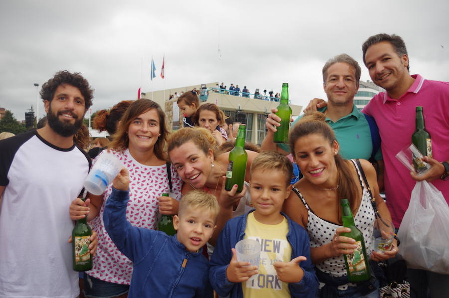 ¿Estuviste en el récord de escanciado de Gijón? ¡Búscate! (2)