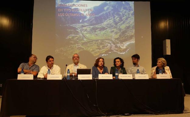 Javier Alcolea, Antonio Hernanz, Rodrigo de BalbÃn, Otilia Requejo, Montserrat Jiménez, Manolo Alcaraz y Mimi Bueno./Nel Acebal