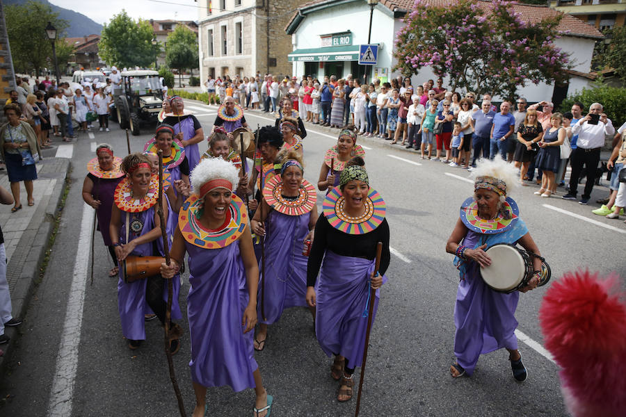 Las carrozas desfilan por Rioseco en las fiesta de San Ginés