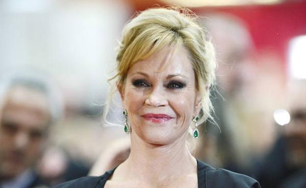 Melanie Griffith enseña las consecuencias del cáncer de piel en su nariz