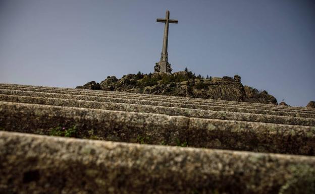 Pedro Sánchez descarta la demolición de la cruz del Valle de los Caídos