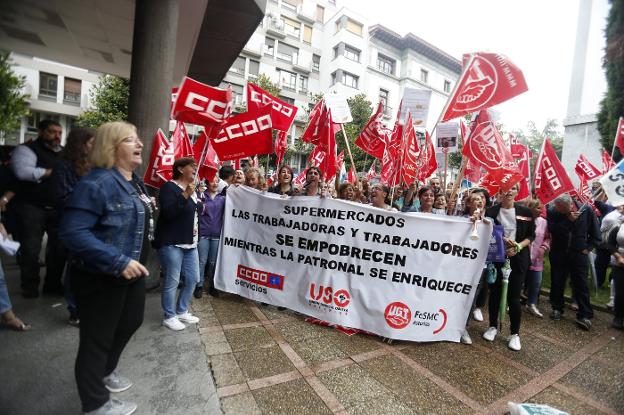 El parón de los convenios que afecta a cien mil asturianos enfrenta a empresarios y sindicatos