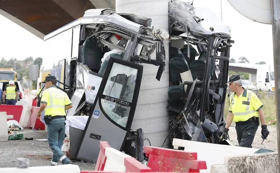 Asturias, de luto por el grave accidente de autobús que deja cinco muertos y quince heridos