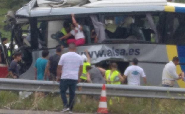 «El chófer estaba consciente. Nos dijo su nombre y que le dolía la pierna»