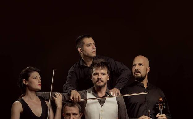 Coque Malla y la Noche Sabinera, últimos conciertos del trimestre en el Centro Niemeyer