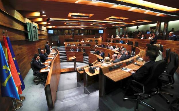 La Junta ensaya la precampaña electoral en el pleno del día de Asturias