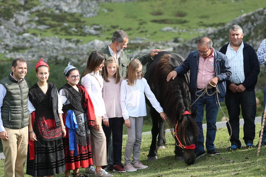 Los Reyes y sus hijas inauguran el Mirador de la Princesa