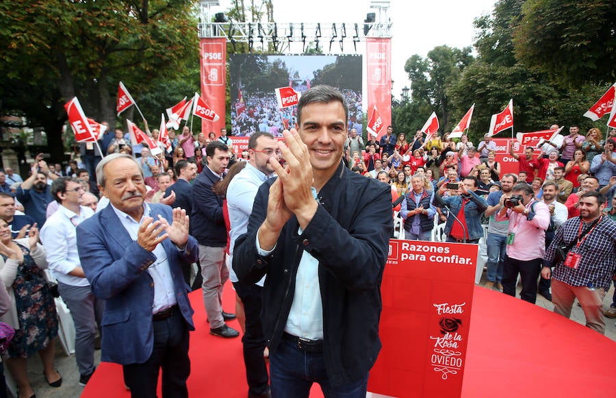 Pedro Sánchez, en la Fiesta de la Rosa en Oviedo