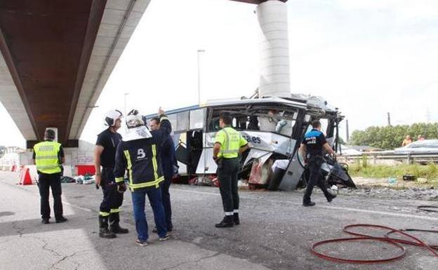 La Guardia Civil interroga a los testigos para descartar un fallo humano del conductor