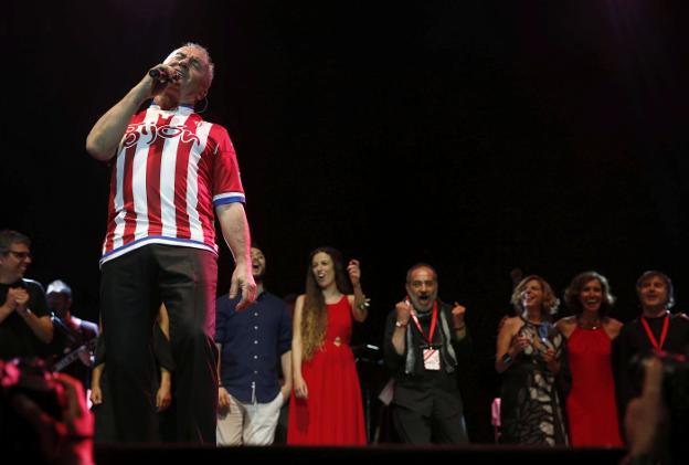 La gira de Víctor Manuel tendrá parada en Gijón