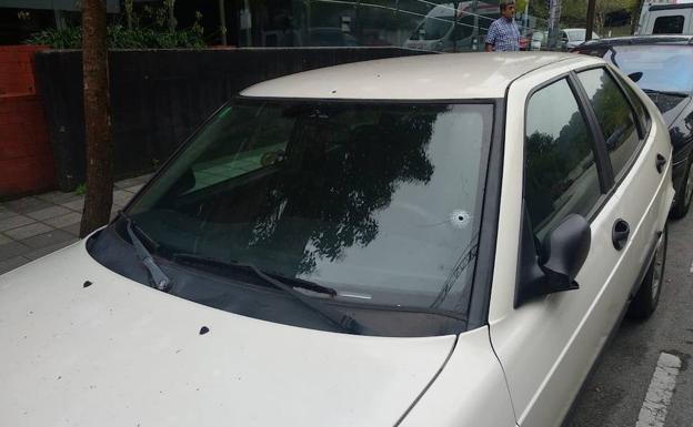 La aparición de un coche con dos disparos provoca la alarma en Infiesto