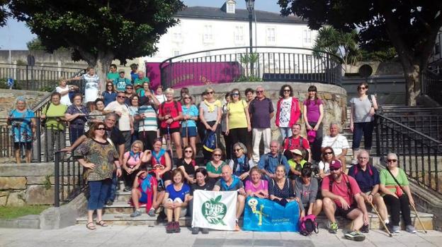 Salida del grupo de montaña Pisasenderos de Quintueles a Navia