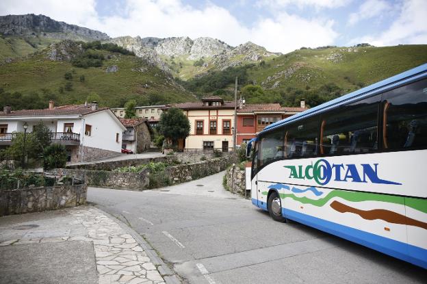 Aprueban 2,4 millones para reparar la carretera de Rioseco a Soto de Agues