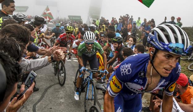 Valverde y Mas ponen al rojo vivo la Vuelta a España