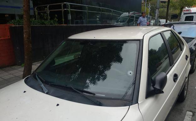 La Guardia Civil detiene a dos menores por los disparos a un coche en Infiesto