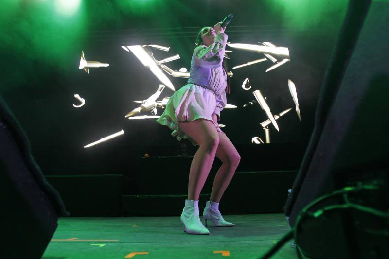 Sidecars, Mala Rodríguez y León Benavente levantan al público de Oviedo