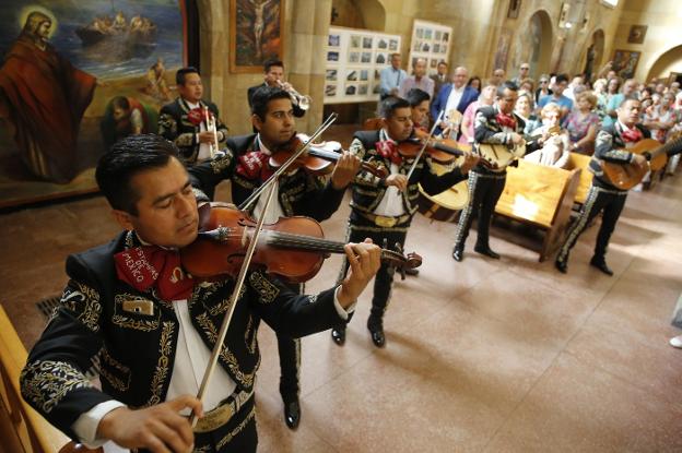 Música de México en el Cristo de Turón, que no tuvo procesión
