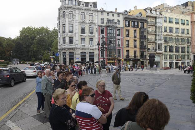 Colas para sillas en el Día de América