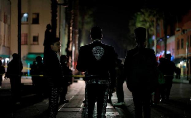 Un grupo de sicarios disfrazados de mariachis asesinan a cuatro personas en México