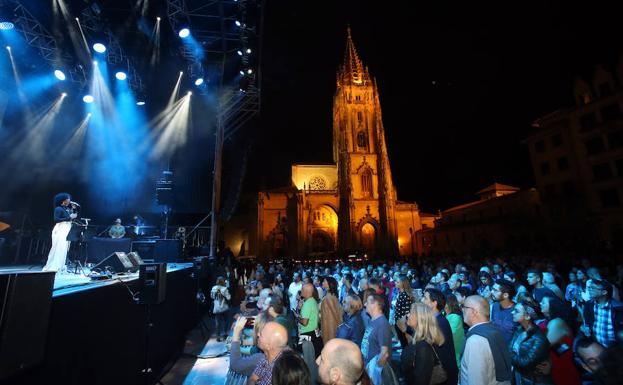 La sueca Neneh Cherry conquista con sus viejos éxitos
