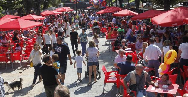 Las casetas del Bombé arrancan con lleno de público y críticas hosteleras por la improvisación