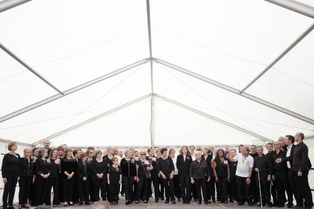Encuentro de corales en la Fuente de las Ranas