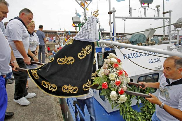La Virgen embarca en Pescadores