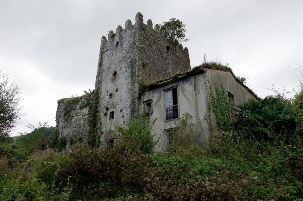 Ribadedeva recupera la torre de Noriega, que convertirá en un gran escenario histórico