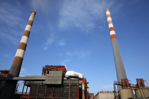 Una veintena de empresas asturianas, pendientes de los derechos de emisión