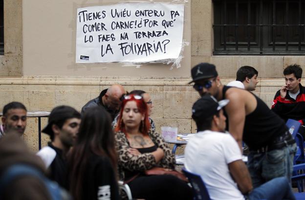 Un chiringuito de San Mateo en Oviedo prohíbe comer carne