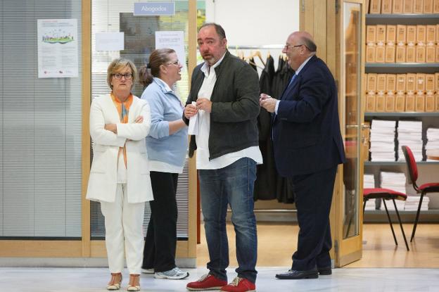 El Colegio de Abogados acepta la renuncia del letrado de Grueso y pide aplazar el juicio