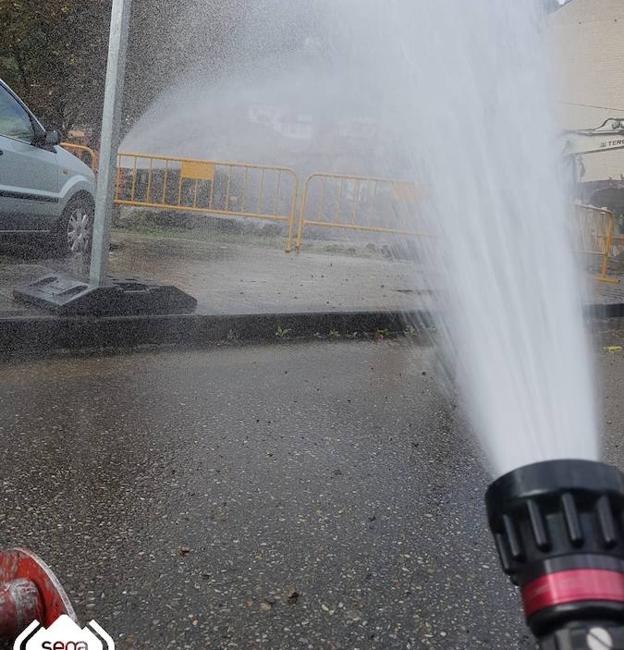 La rotura de un tubería provoca una fuga de gas en Turón