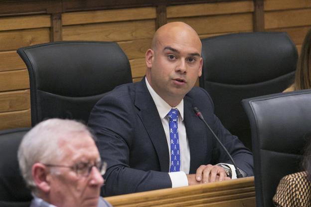 Martínez Salvador pide al rector que «se pronuncie» sobre el Grado de Deportes