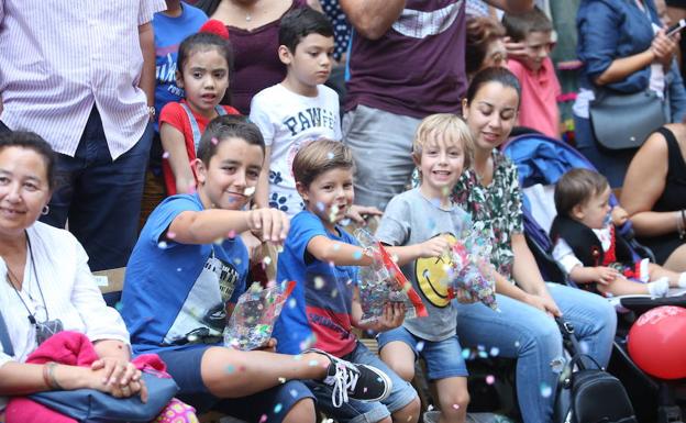 ¿Estuviste en el desfile del Día de América en Asturias? ¡Búscate!