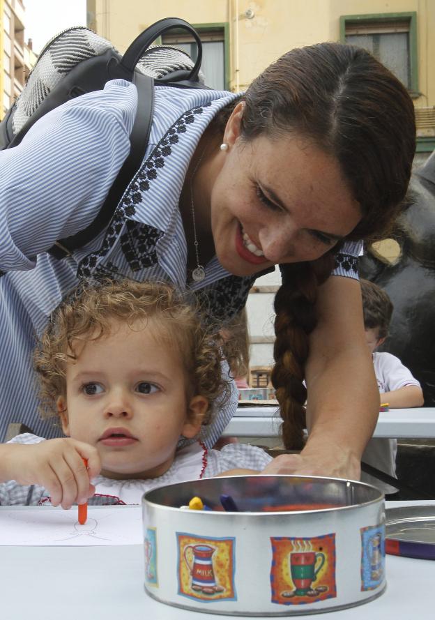 Títeres y música en la calle Gascona